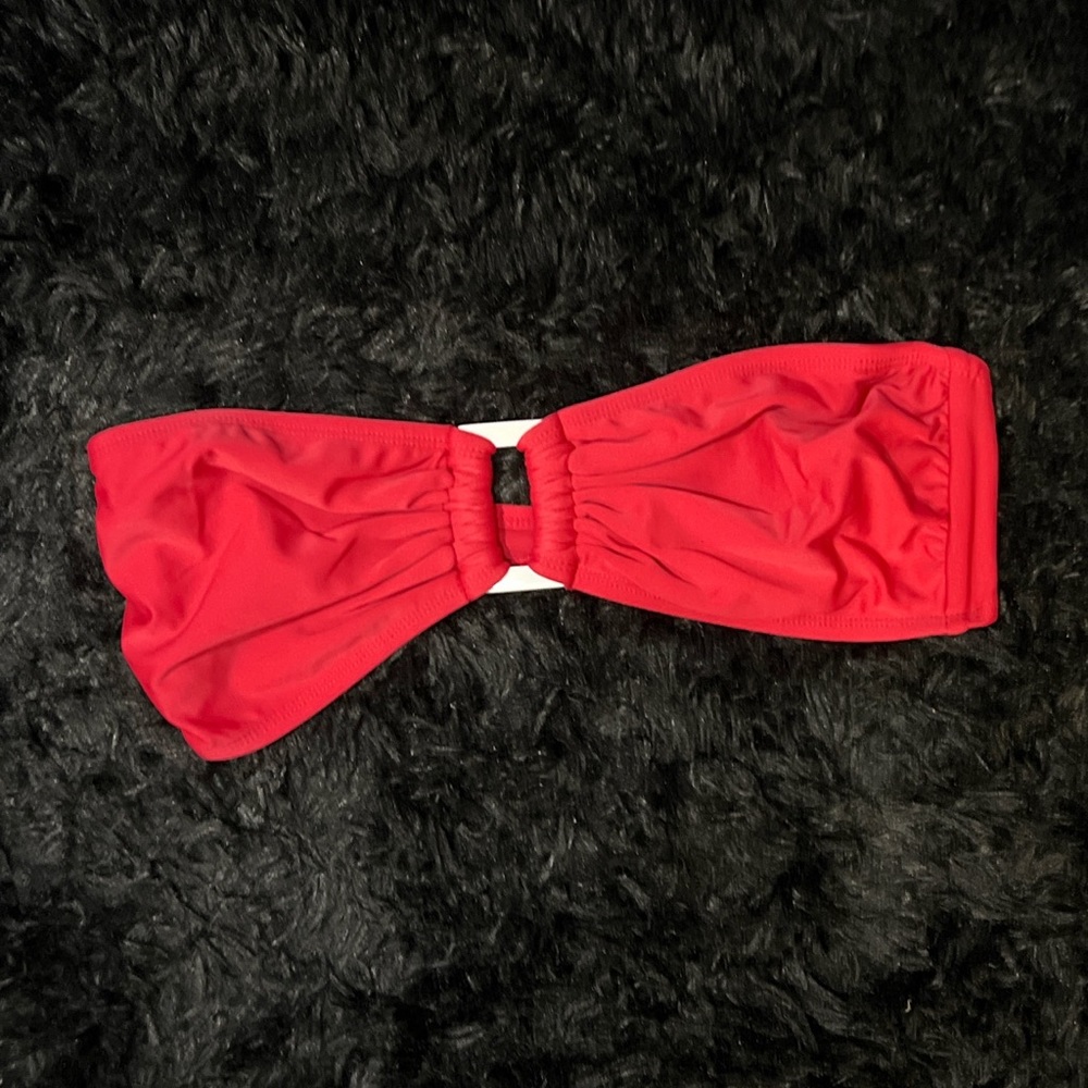 Retro looking s/xs strapless bikini top in a raspberry red